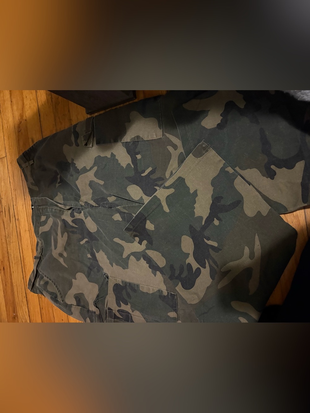 Women Camo Cargo Pants in Green/Black - Picture 2 of 3